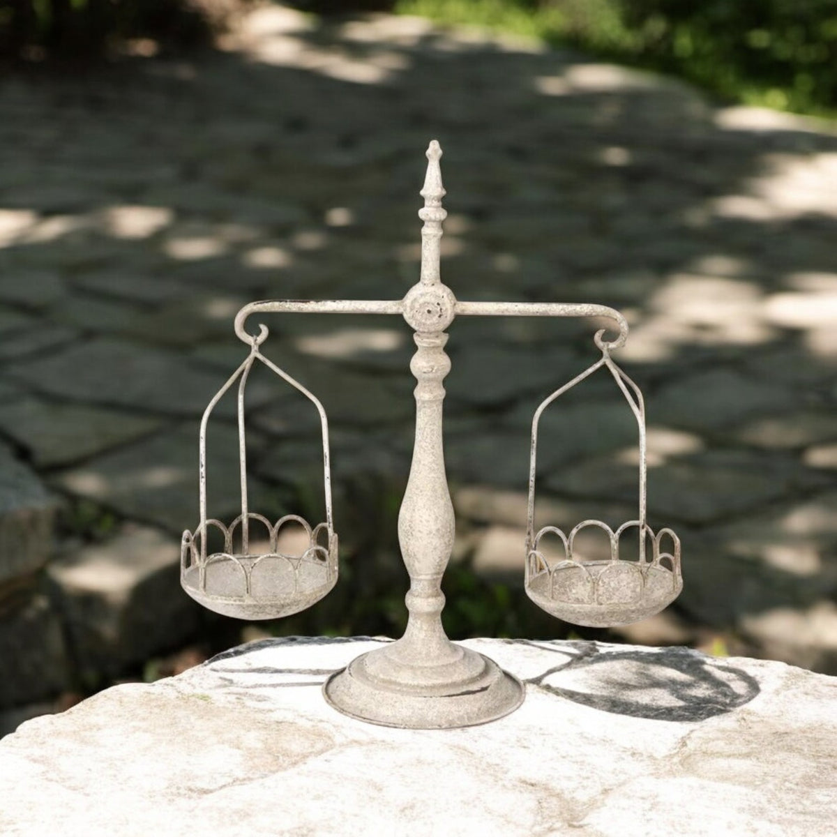 AcaciaHome Vintage Hanging Scale Plant Pot Holder 50cm – Rustic Metal Floral Planter