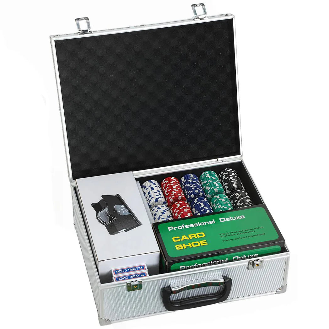 SPORTNOW 300-Piece Poker Chip Set with Card Shuffler, Card Shoe, Mat & Case – Texas Hold'em Set, Silver Tone