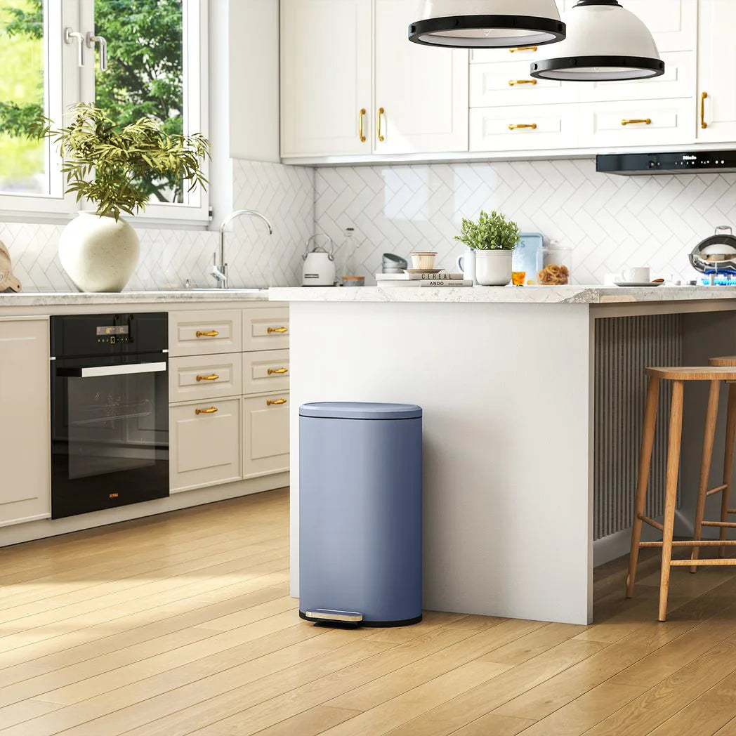 HOMCOM 30L Modern Curved Kitchen Bin with Soft-Close Stay-Open Lid and Removable Bucket – Pedal Bin, Grey