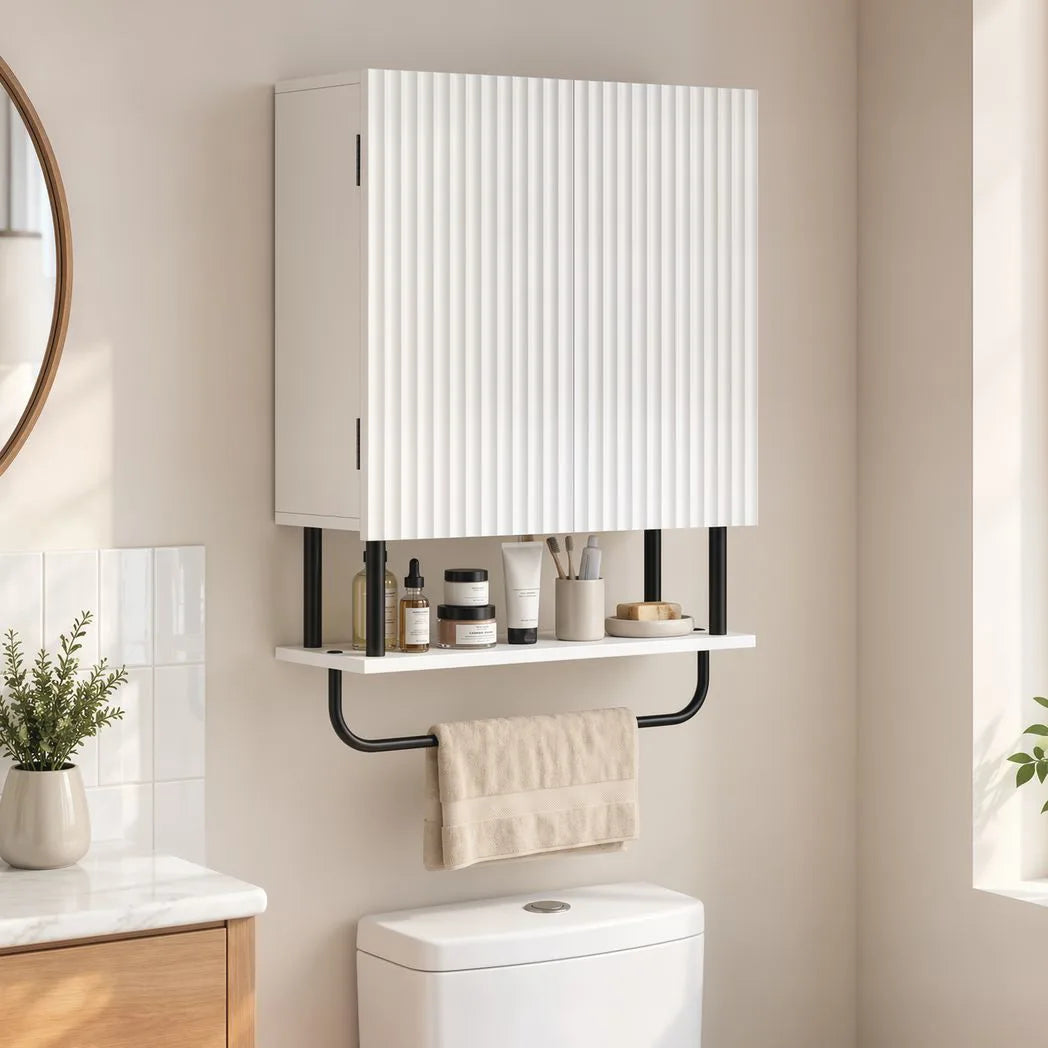 HOMCOM Bathroom Wall Cabinet with Doors and Towel Bar – Wall-Mounted Space-Saving Storage, White