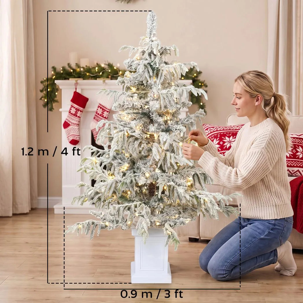 HOMCOM 4ft Pre-Lit Flocked Christmas Tree with 160 Warm White LEDs and 8 Modes – Snow Spruce, Green