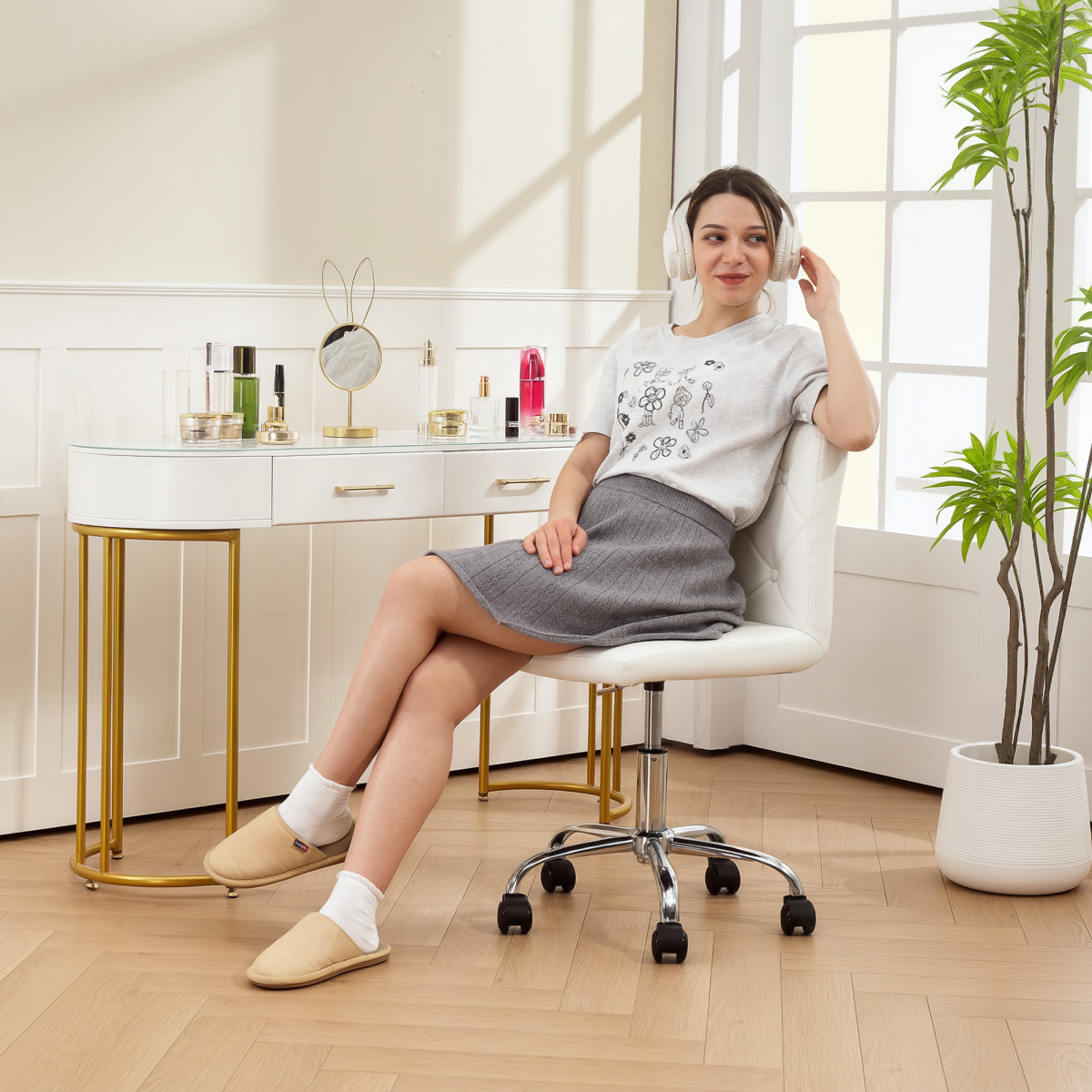 Heavy duty grey reclining office chair