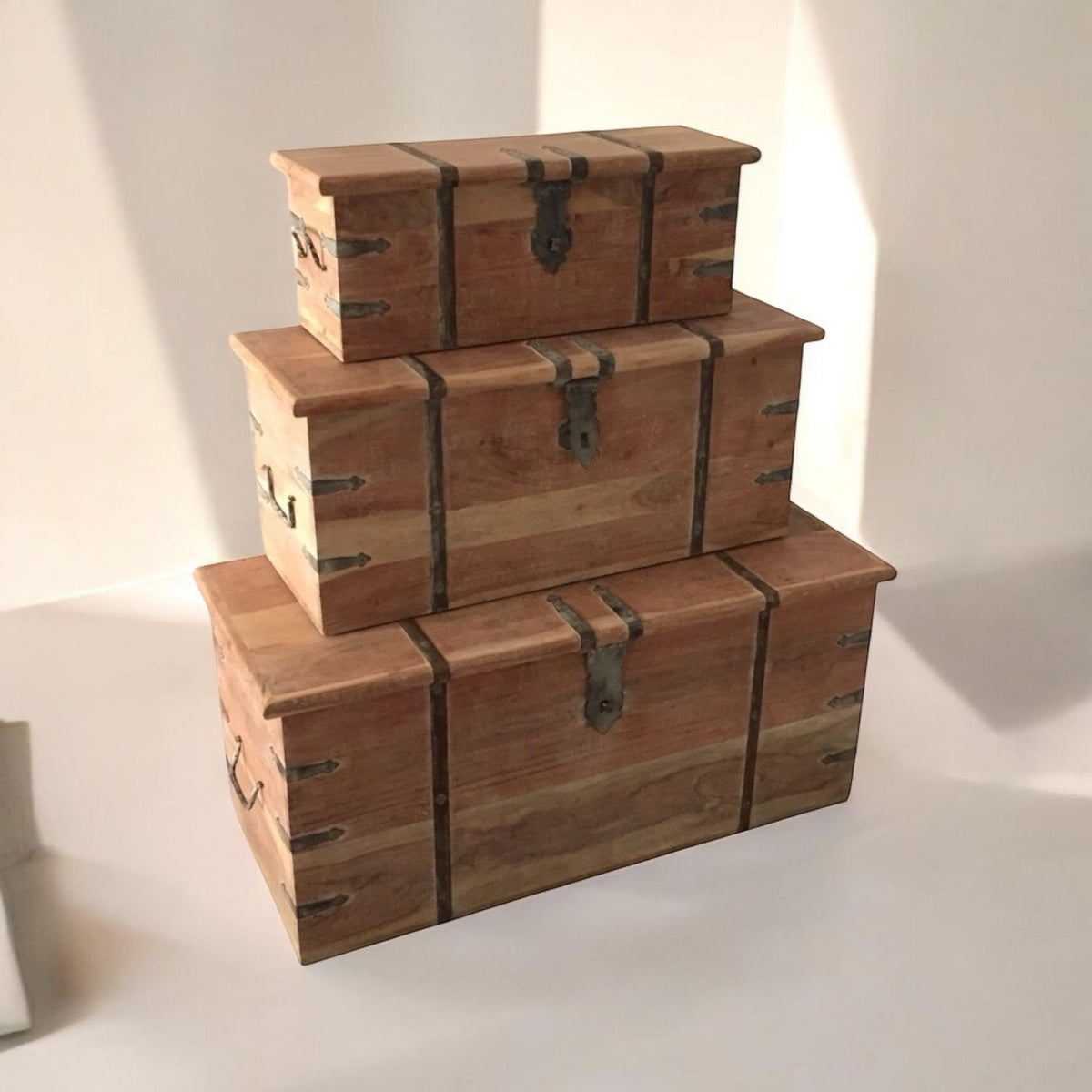 Rustic Solid Acacia Wooden Storage Chests, Set of 3 – Nesting Trunks, Coffee Table or Bench, Light Brown