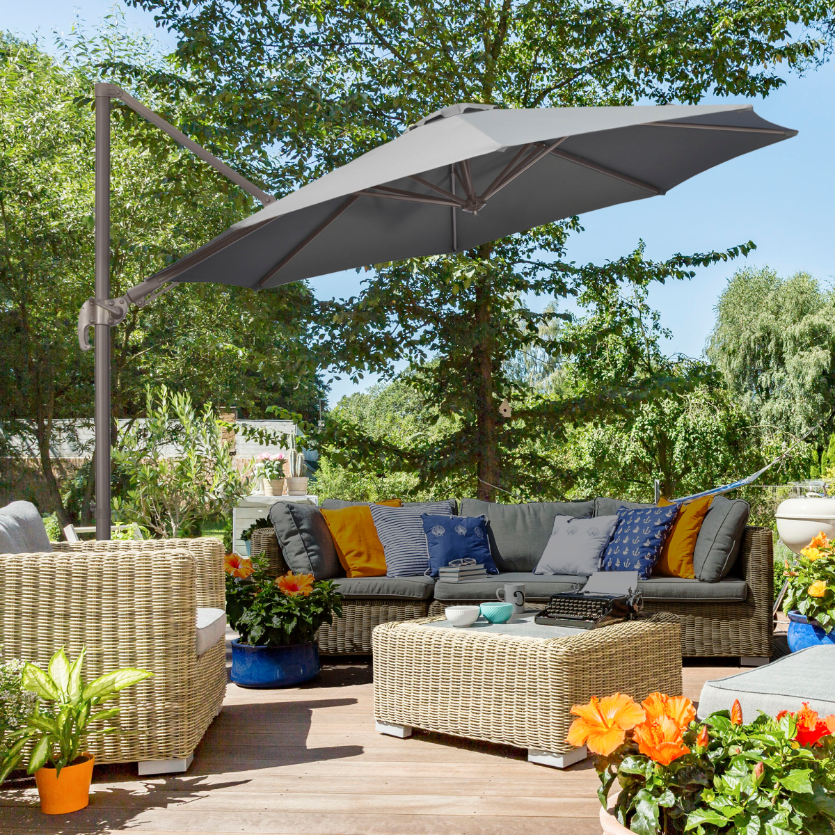 Outsunny 3m Cantilever Parasol with 360° Rotation, 4-Position Tilt & Foot Pedal – Roma Garden Umbrella, Grey