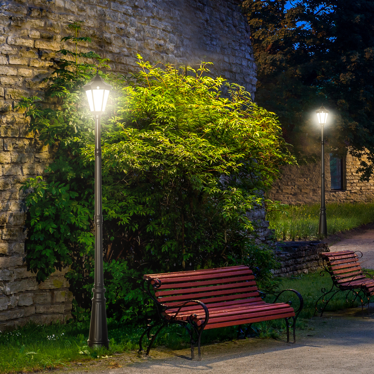 Outsunny 2.4m Solar Garden Lamp Post with Dusk-to-Dawn Sensor, IP44 Aluminium Frame – Patio Path Light