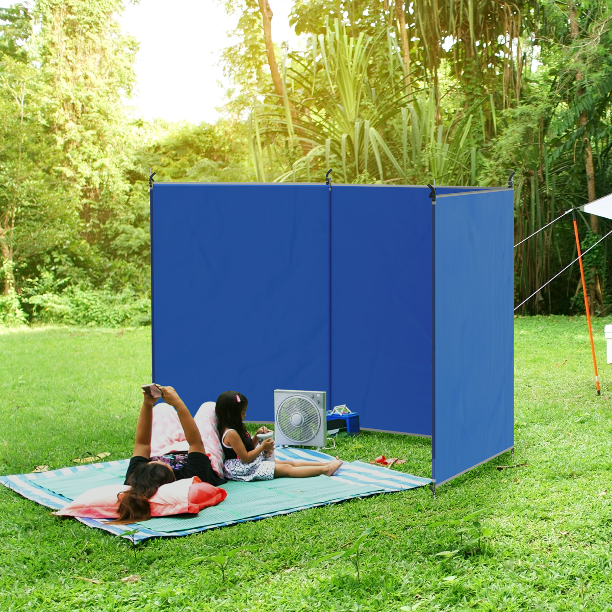 Outsunny Camping Windbreak 4.5m x 1.5m with Steel Poles & Carry Bag – Portable Beach & Garden Privacy Screen