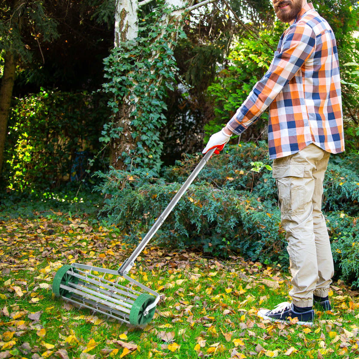Outsunny Lawn Aerator Roller with Adjustable Handle – Galvanised Steel Spiked Garden Roller, Green/Silver