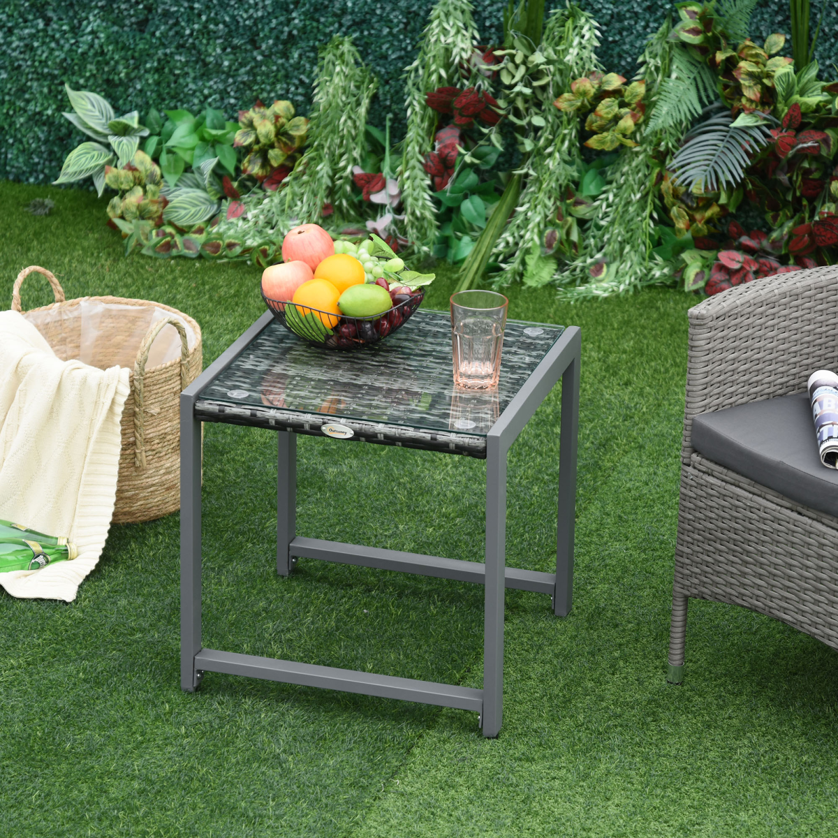 Outsunny Rattan Side Table with Tempered Glass Top & Aluminium Frame – Outdoor Patio Coffee Table, Grey