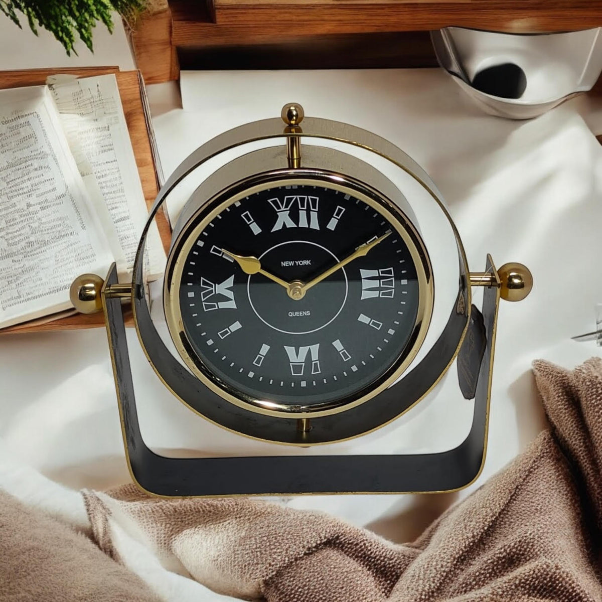 Black Mantel Clock with Silent Sweep Movement – Elegant Tabletop Timepiece, Quiet Operation