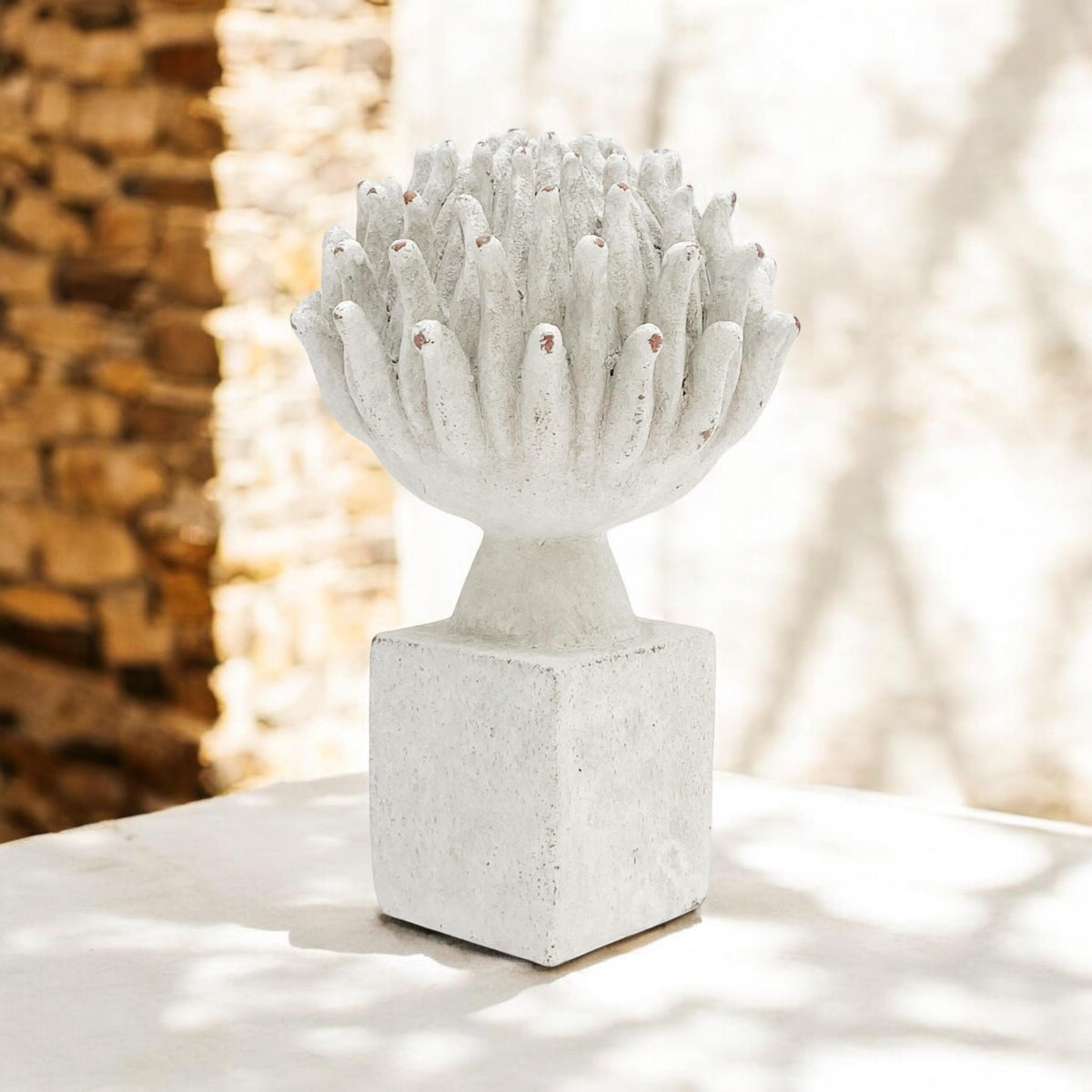 Stone-Look Resin Flower Garden Ornament on Base – Decorative Floral Figurine for Home or Office, 27cm