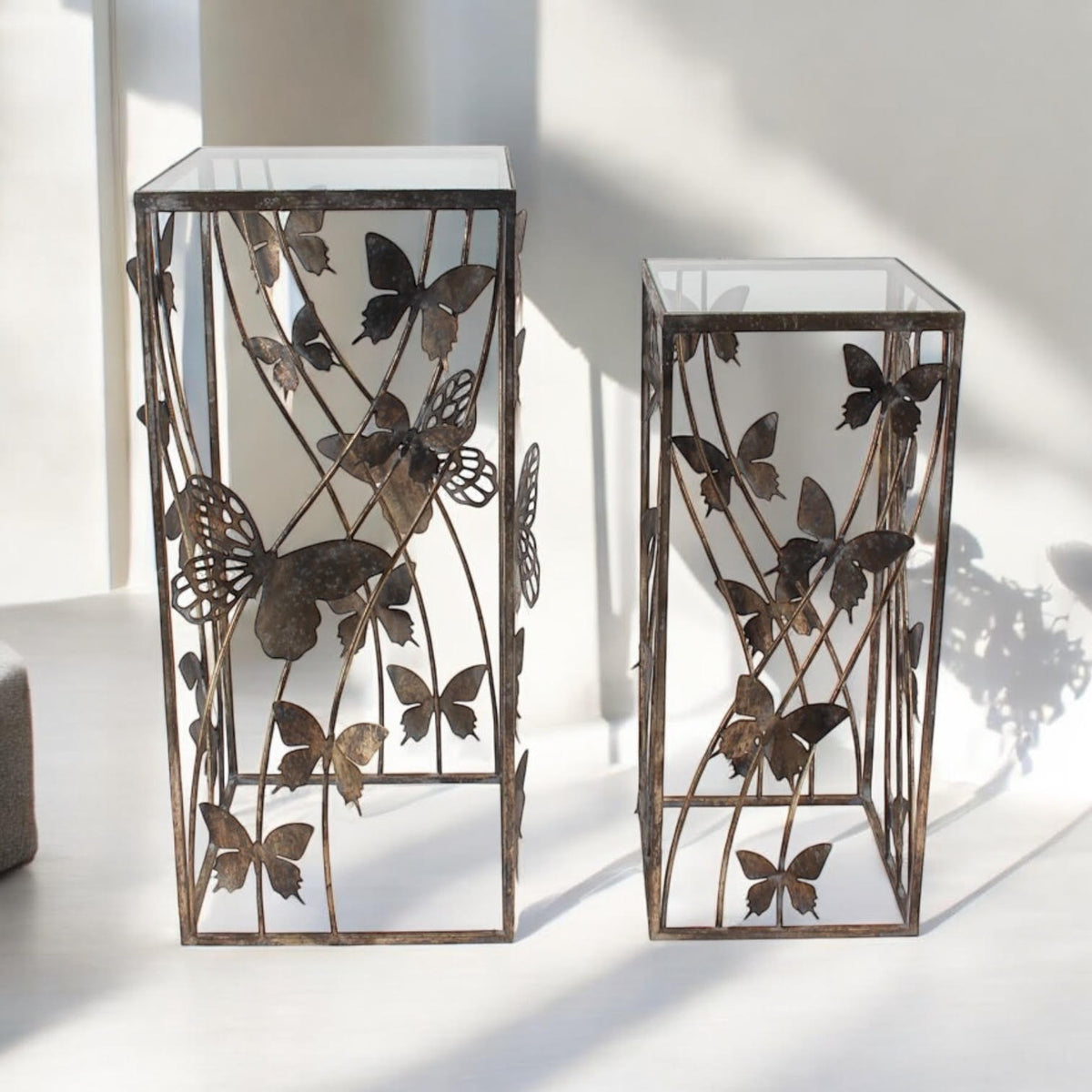 AcaciaHome Art Deco Gold Butterfly Nest of Tables – Square Metal Side Tables with Glass Tops, Gold Finish