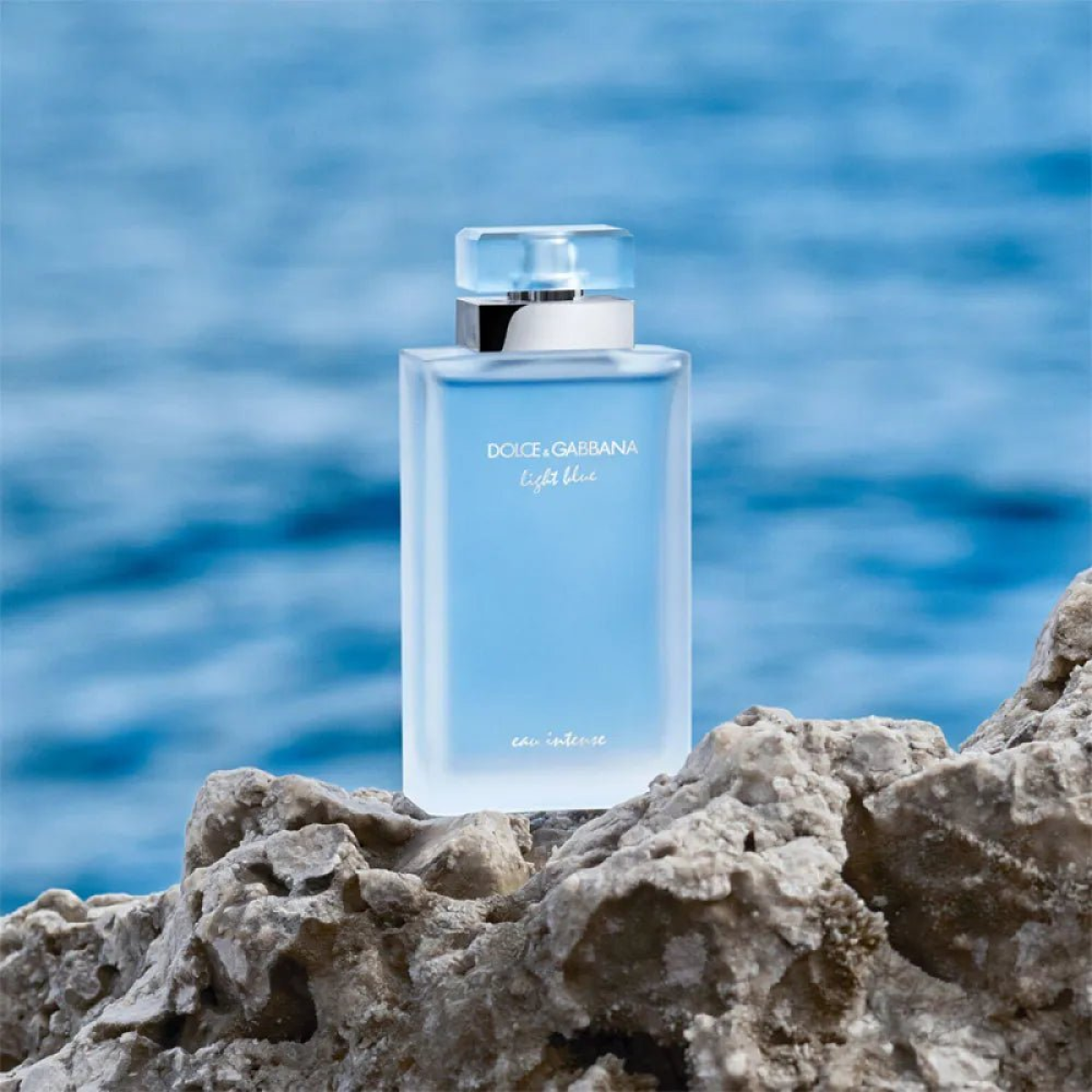 Dolce & Gabbana Light Blue Eau Intense Eau de Parfum Spray 50ml – Floral, Fresh & Citrus Fragrance for Women
