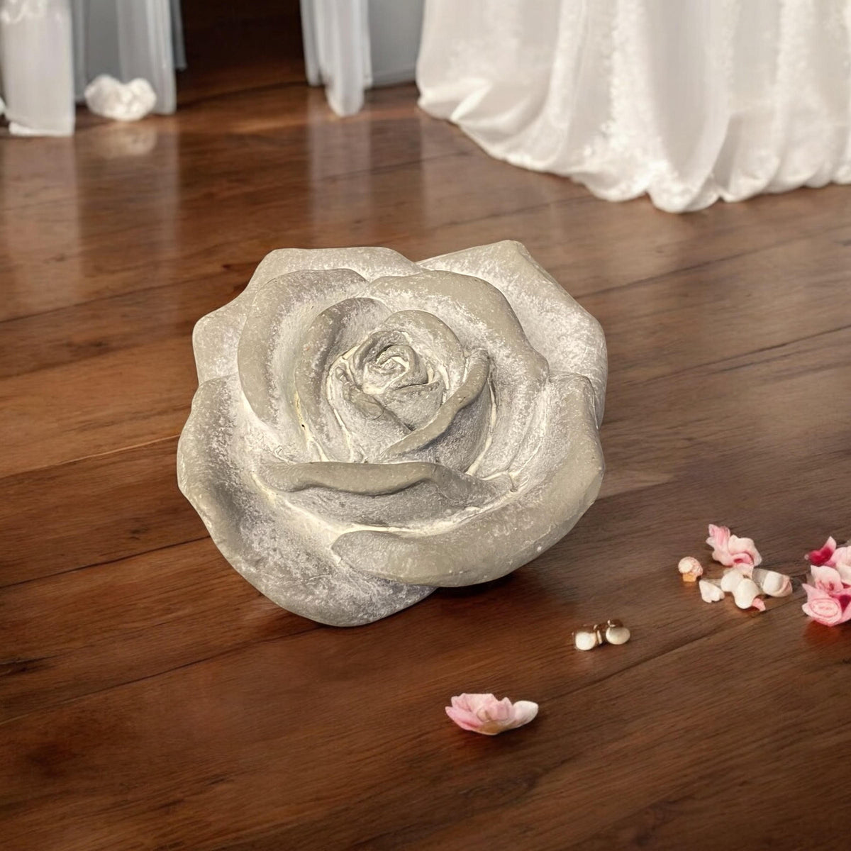 Stone-Look Resin Flower Garden Ornament on Base, 15cm – Decorative Sculpture for Home or Office