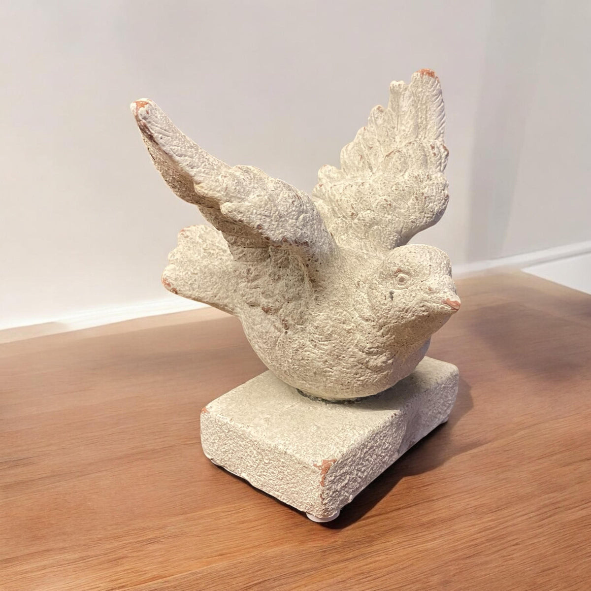 Stone-Look Resin Bird Garden Ornament on Base – Decorative Bird Figurine for Home or Office, 10cm