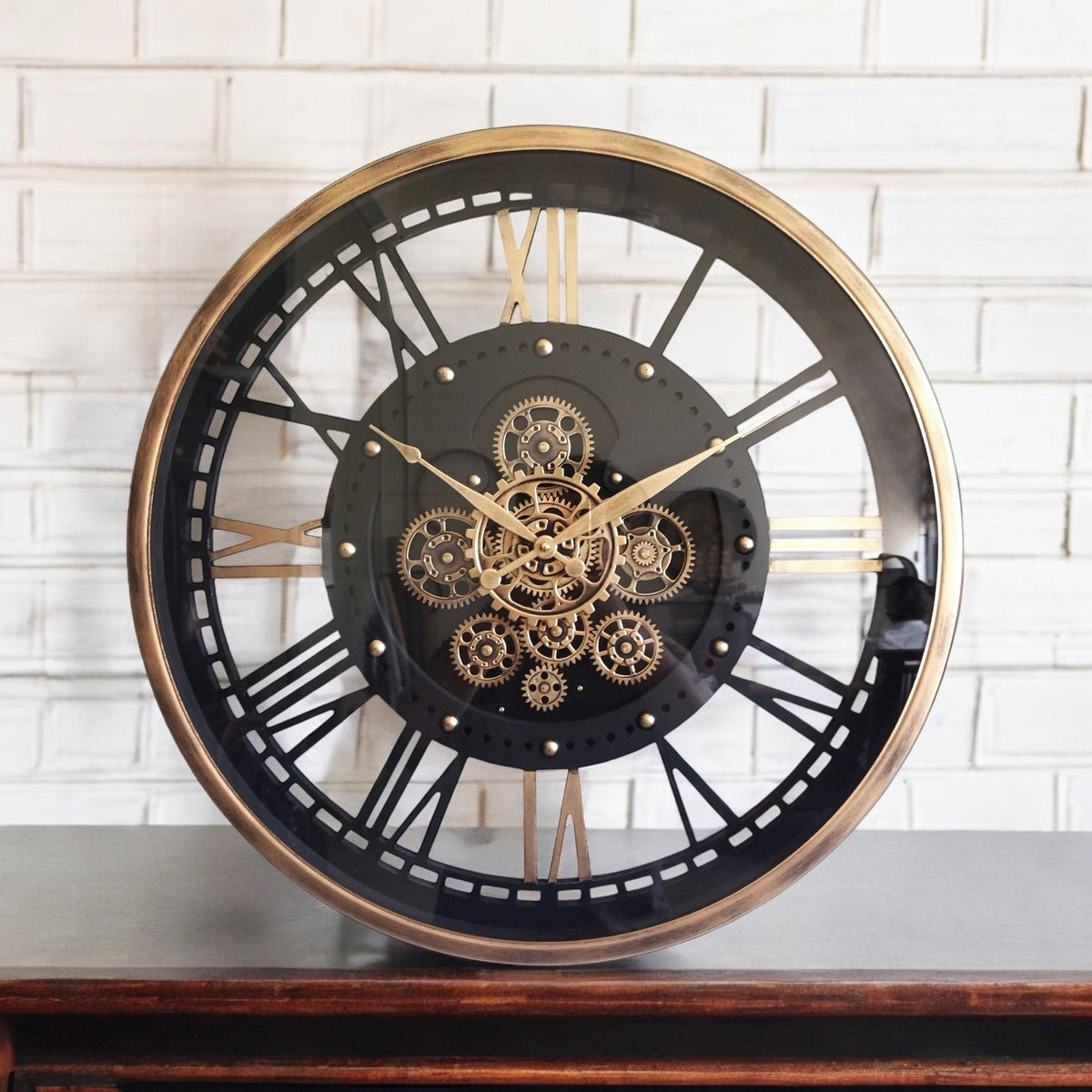 AcaciaHome Round Wall Clock with Roman Numerals and Moving Gears – Industrial Quartz Clock, Black & Gold 60cm