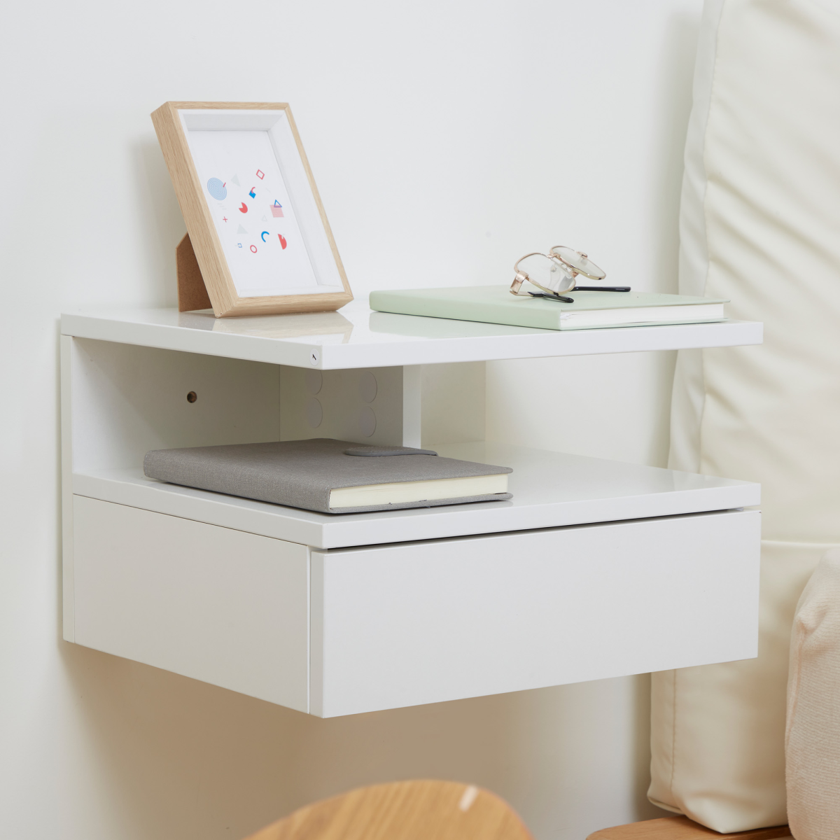 HOMCOM Set of 2 Floating Wall Mounted Nightstands with Drawer and Shelf – Bedside Cabinets, High Gloss White
