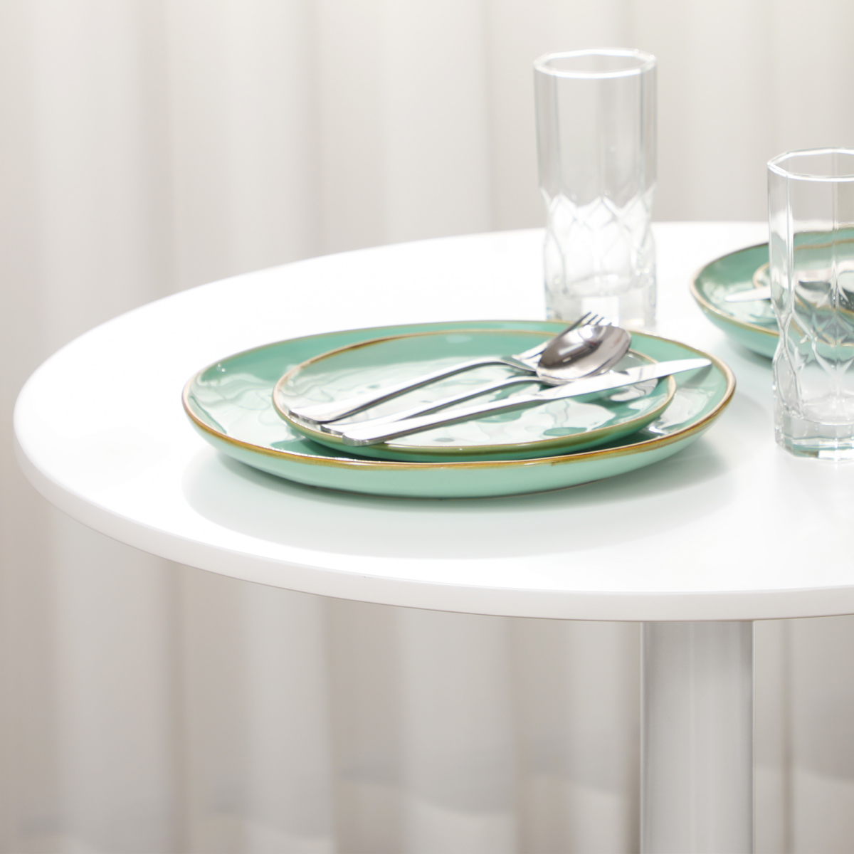 HOMCOM Round 2-Seater Dining Table with Steel Base and Non-Slip Pads – Compact Kitchen & Balcony Table