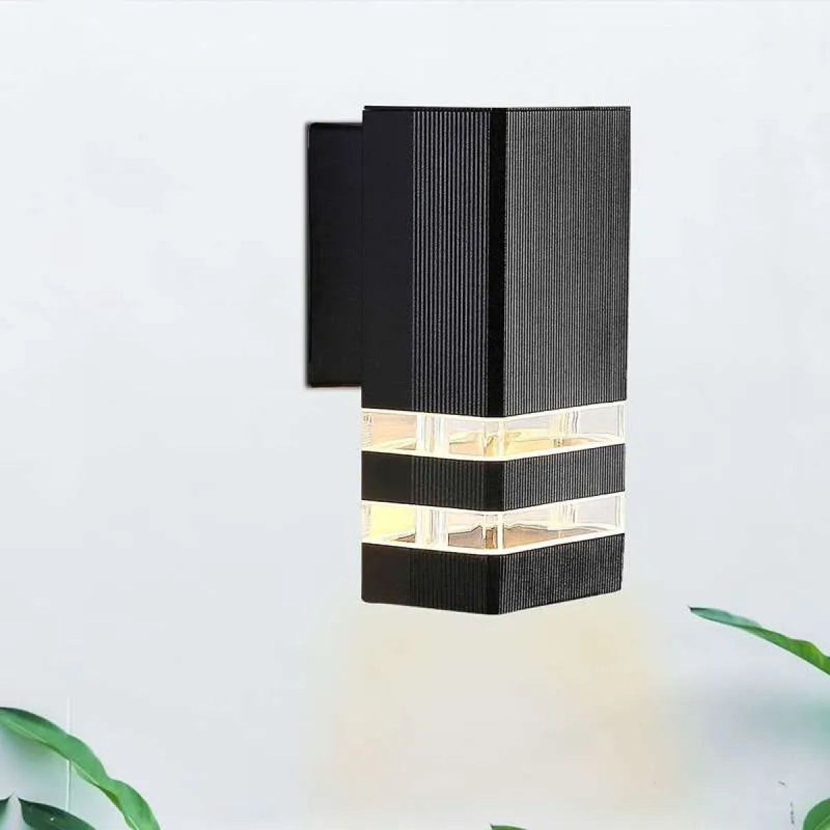 Outdoor Garden Wall Light – Flat Cover, Single Light