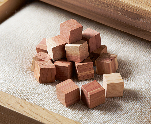 Avilo Cedarwood Cubes, Pack of 50 – Natural Moth Protection for Wardrobes and Drawers