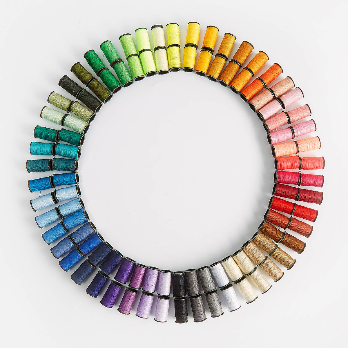 Avilo 100 Spools of Thread – 100% Polyester, Bold Colours to Match Almost Every Fabric