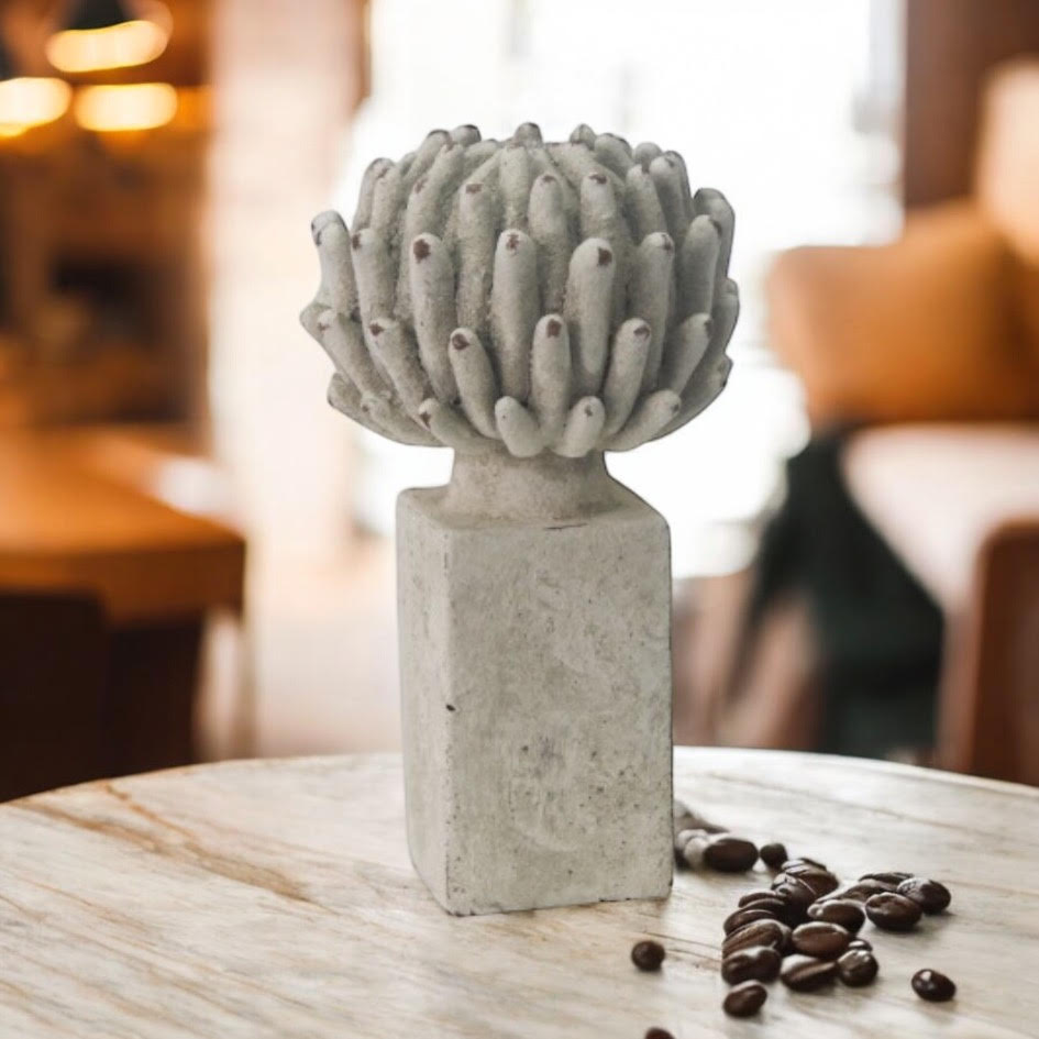 Stone-Look Resin Flower Garden Ornament on Base – Decorative Floral Figurine for Home or Office, 21cm