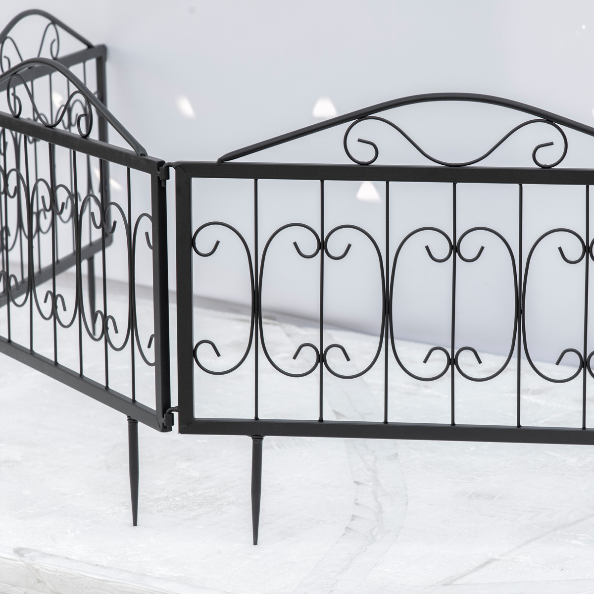 Outsunny 4-Piece Decorative Garden Fence Panels – Interlocking Metal Border Edging with Powder-Coated Finish