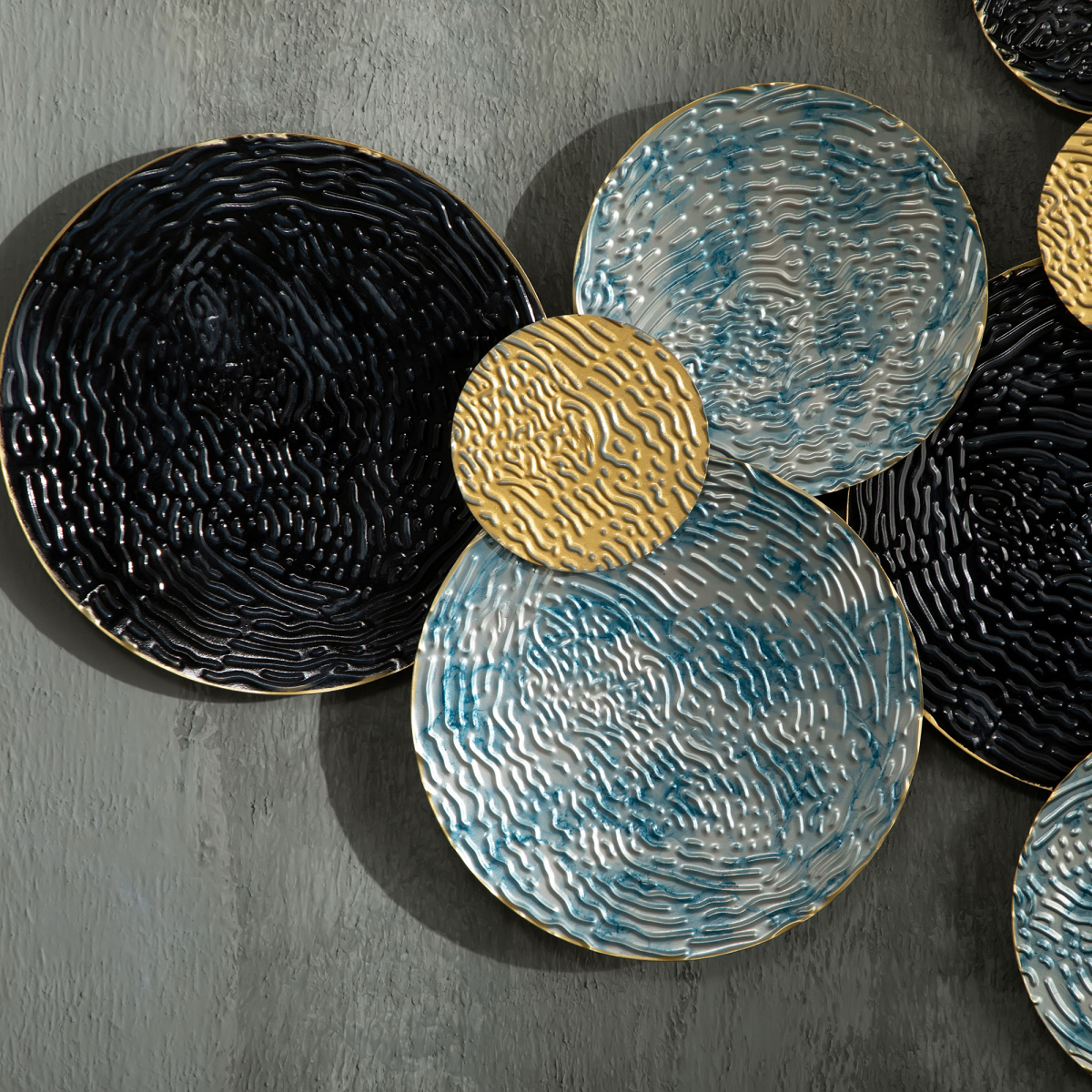 HOMCOM Multi-Disc Metal Wall Art Sculpture – 3D Modern Living Room Decor, Blue, Gold & Silver