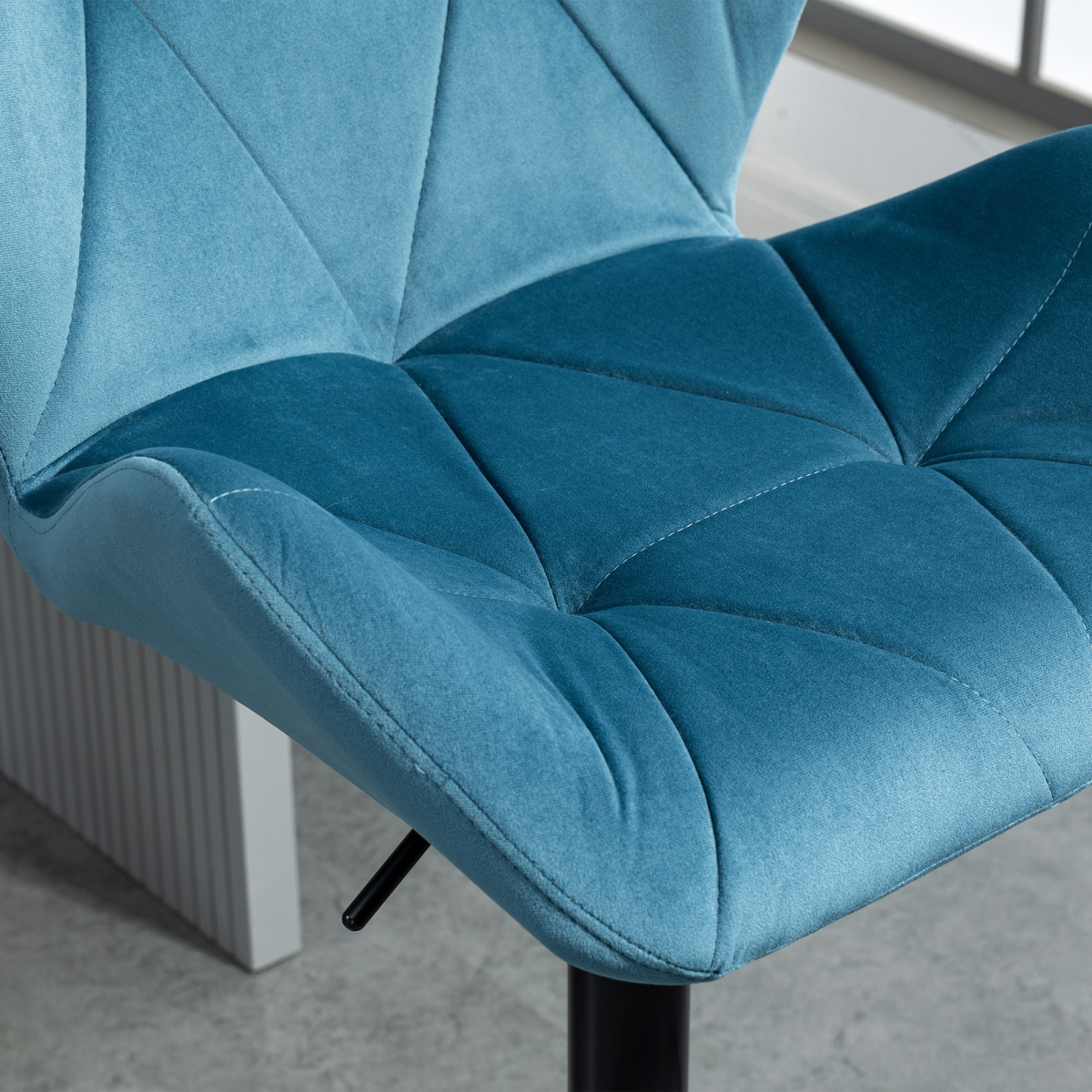 HOMCOM Set of 2 Velvet-Touch Bar Stools with Wing-Shape Seats & Metal Footrest – Kitchen Island Seating, Blue