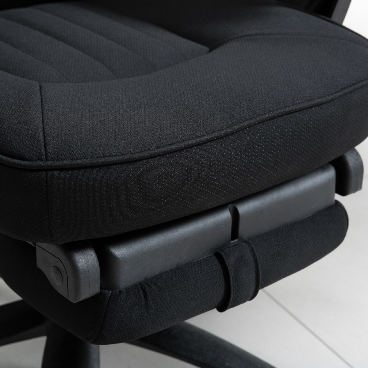 Vinsetto Reclining Swivel Office Chair with Footrest, Mesh Back & 165° Recline – Home Office Nap Chair