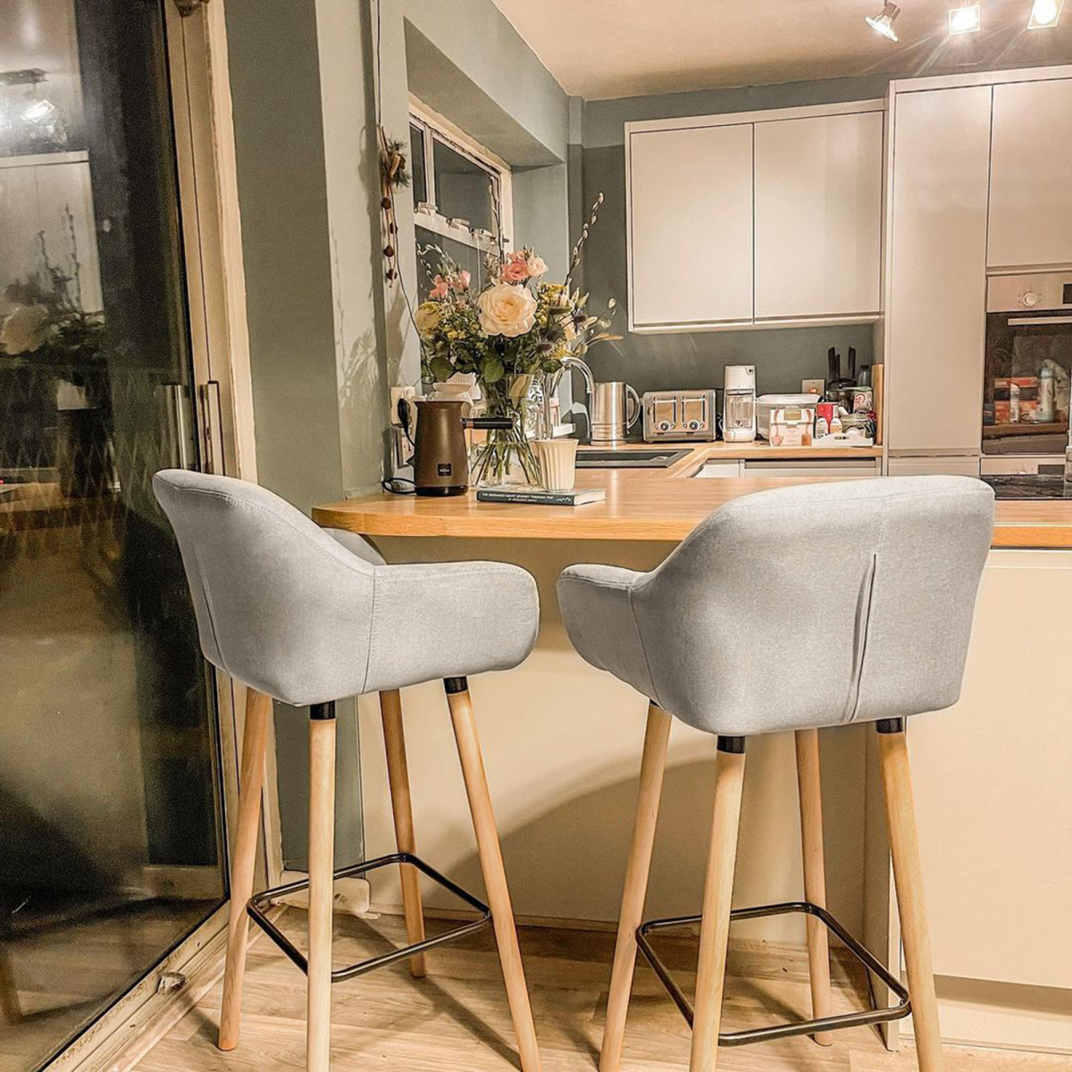 HOMCOM Modern Fabric Bucket Seat Bar Stools with Solid Wood Legs & Footrest – Breakfast Bar Seating, Beige
