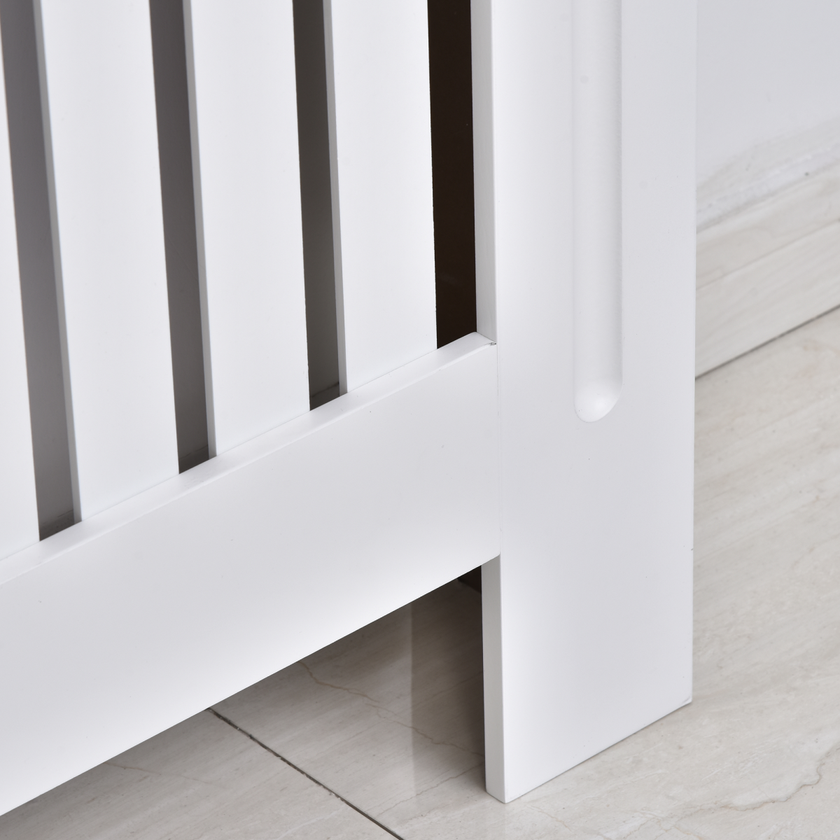 HOMCOM White Slatted MDF Radiator Cover with Lined Grill – Heat-Friendly Shelf, 152 x 19 x 81cm