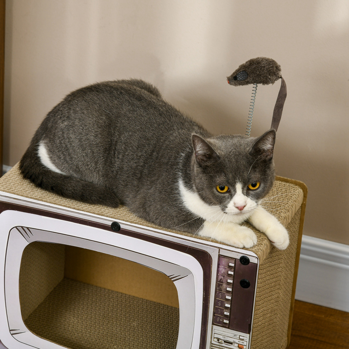 PawHut TV-Shaped Cardboard Cat House with Scratcher, Catnip and Toy Rat – 2-in-1 Cat Scratching Board