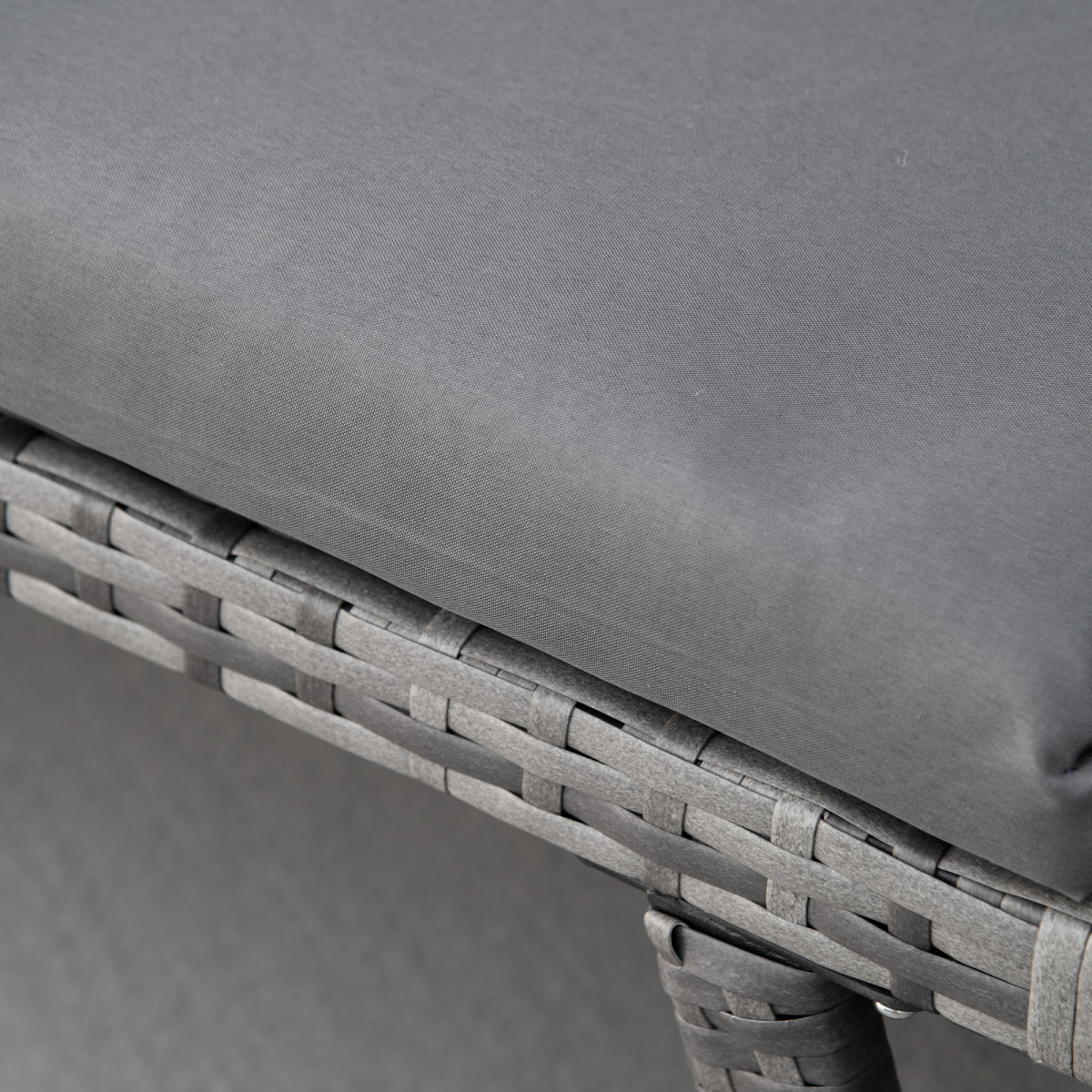 Close-up of the four-leg base on the Outsunny rattan daybed