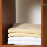 HOMCOM Open Wardrobe with Hanging Rail, 3 Cubbies and Wheels – Mobile Bedroom Storage, Walnut