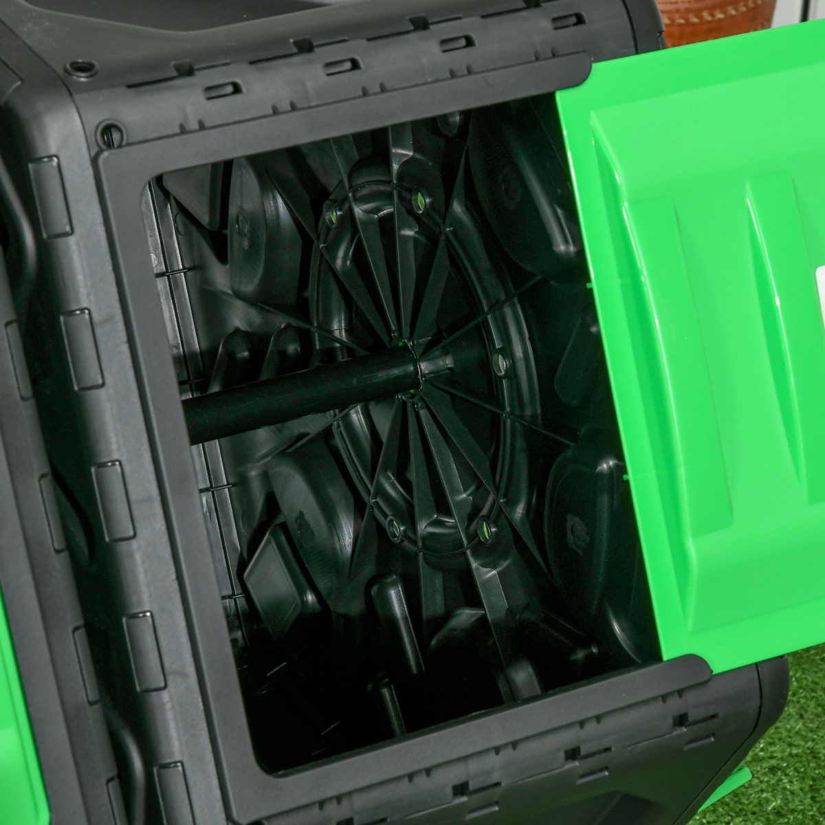 Outsunny 130L Dual Chamber Rotating Compost Bin Tumbler with Ventilation Holes – Garden Composter