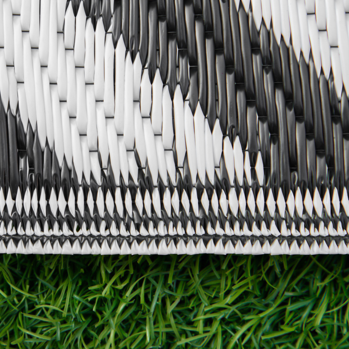 Outsunny Reversible Outdoor Straw Rug, 121 x 182cm