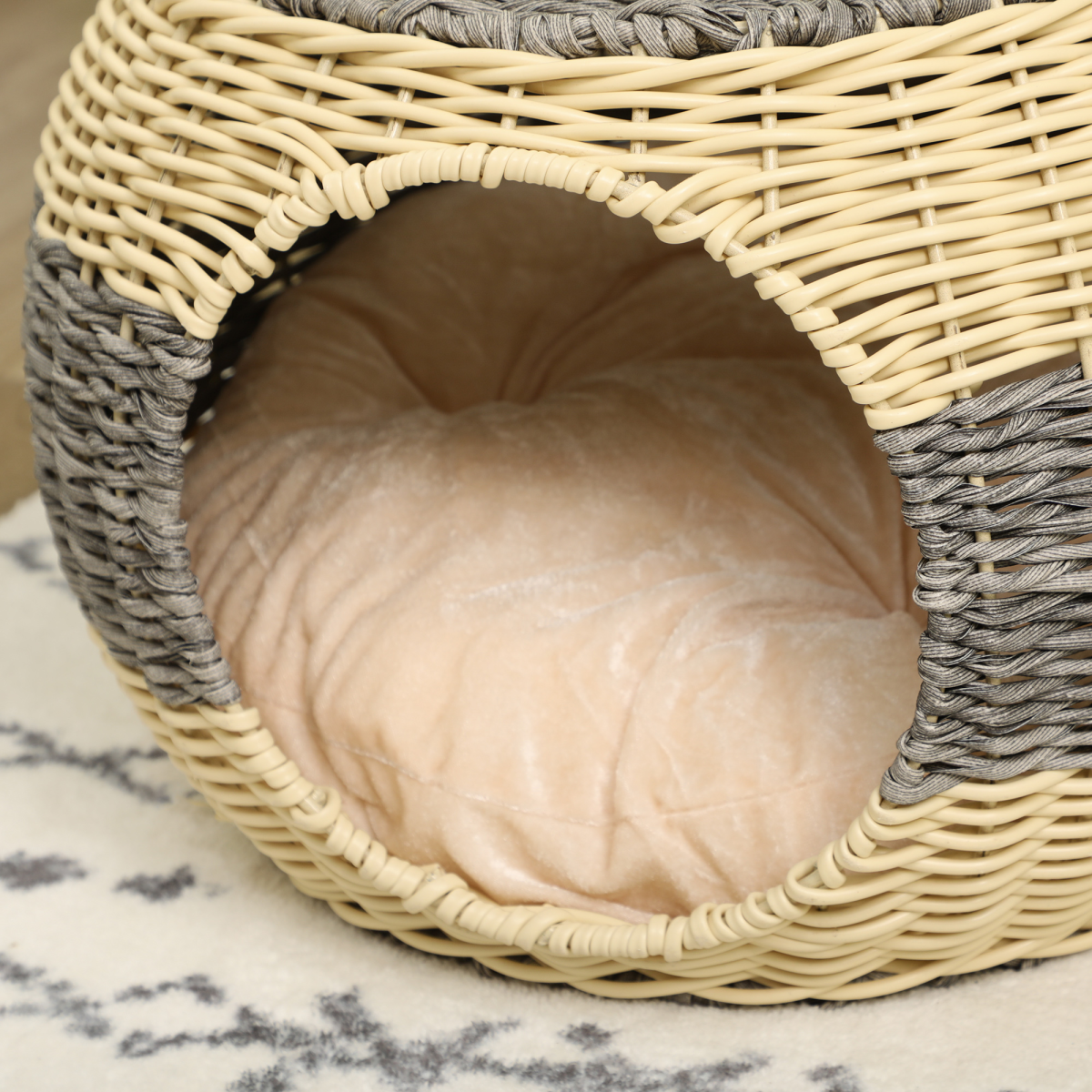 PawHut Wicker Cat House with Soft Cushion, PE Rattan Raised Cat Bed – Enclosed Pet Cave, 40 x 30cm