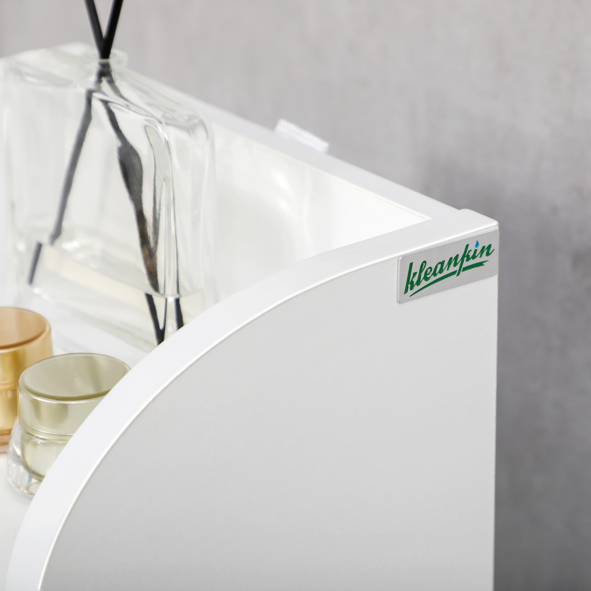 kleankin Freestanding Bathroom Storage Unit with Adjustable Shelf and Toilet Roll Holder – Slim, White