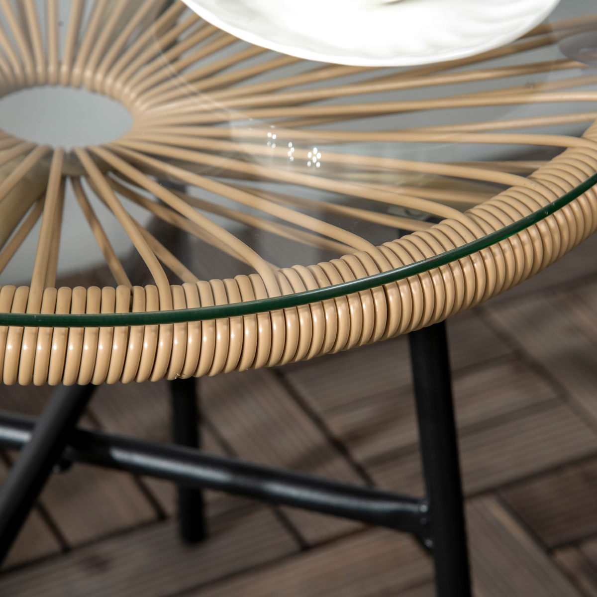 Outsunny Round PE Rattan Side Table with 5mm Tempered Glass Top & Powder-Coated Metal Frame