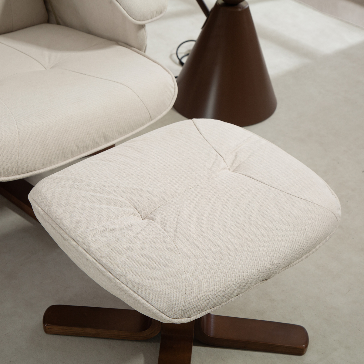 HOMCOM Swivel Recliner Chair with Footstool, 145° Reclining Back & Wooden Base – Linen-Look Armchair, Beige