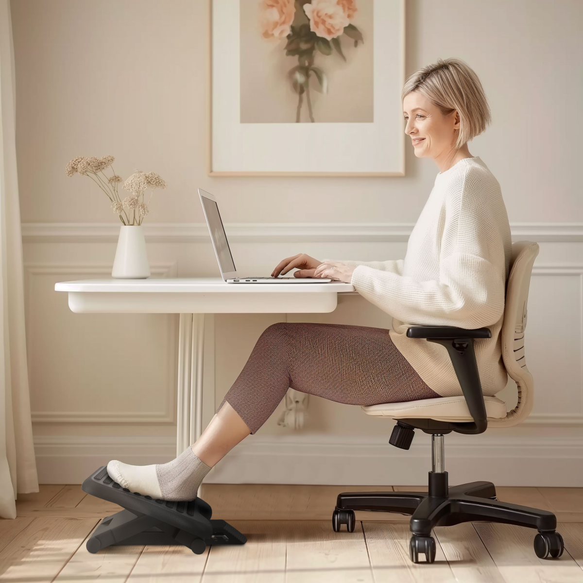 HOMCOM Adjustable Foot Rest with 3 Height Levels and 0–30° Angle – Textured Home Office Footstool, Black