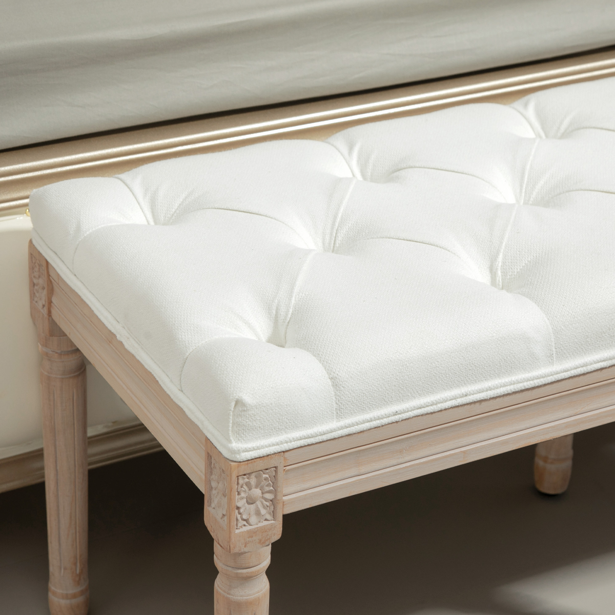 HOMCOM Upholstered End of Bed Bench – French Vintage Style, Button Tufted, Cream White