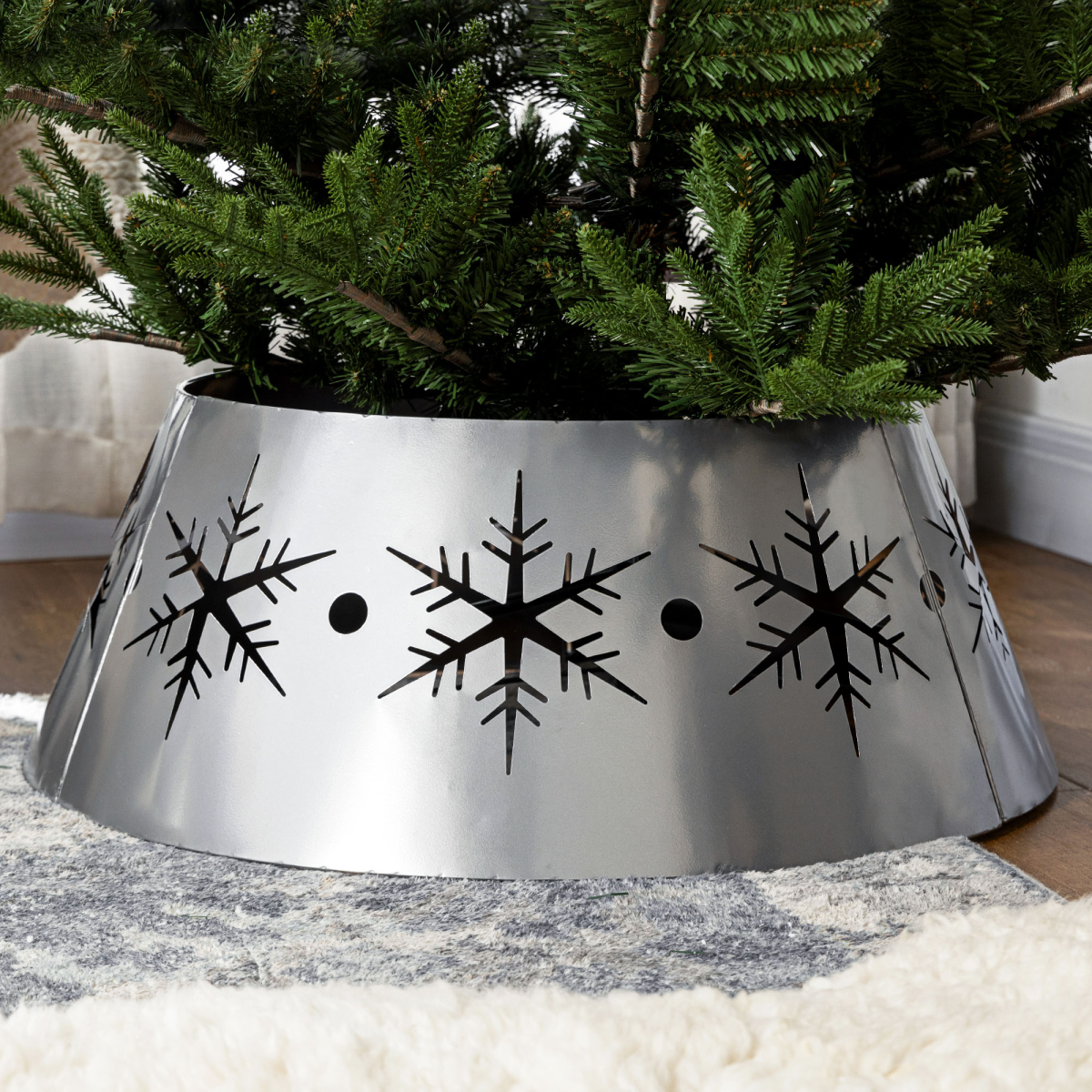 HOMCOM Christmas Tree Base Cover with Hollow Snowflake Patterns – Festive Tree Stand Skirt, Silver