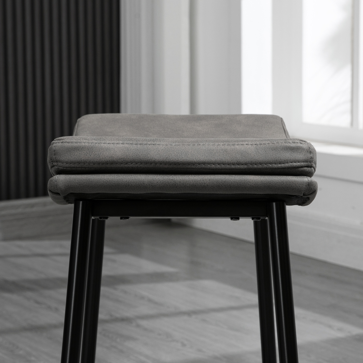 HOMCOM Upholstered Breakfast Bar Stools with Curved Seats & Footrest – Set of 2 Kitchen Stools, Grey