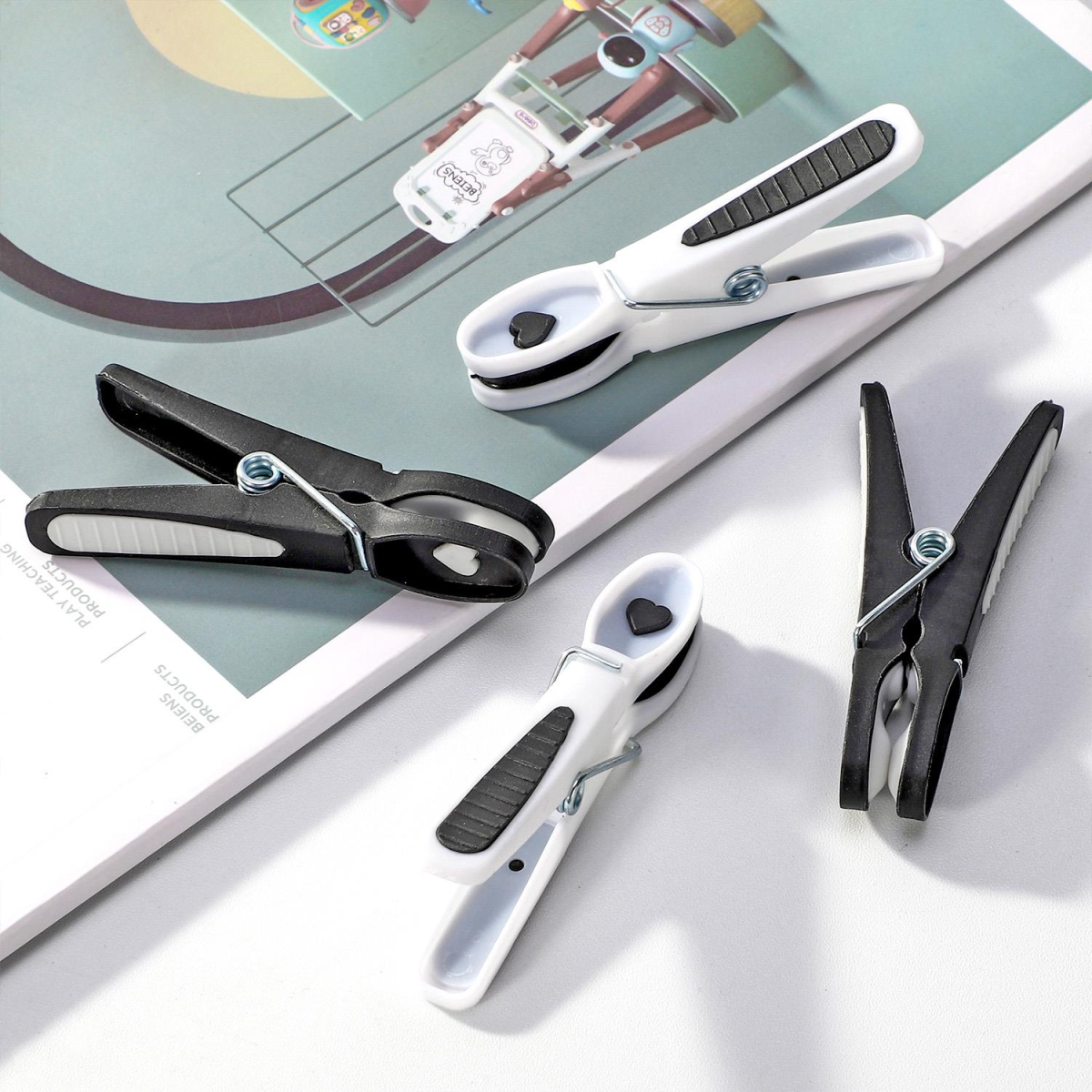 VINSANI 20 Pack Plastic Clothes Pegs – UV-Resistant Black & White Washing Pegs with Stainless Steel Spring