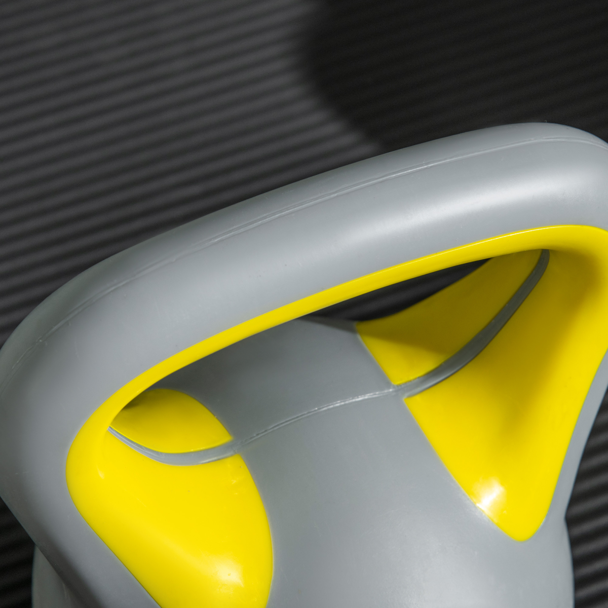 SPORTNOW 4kg Kettlebell with Wide Handle & Flat Base – Home Gym Strength Training Weight, Yellow and Grey