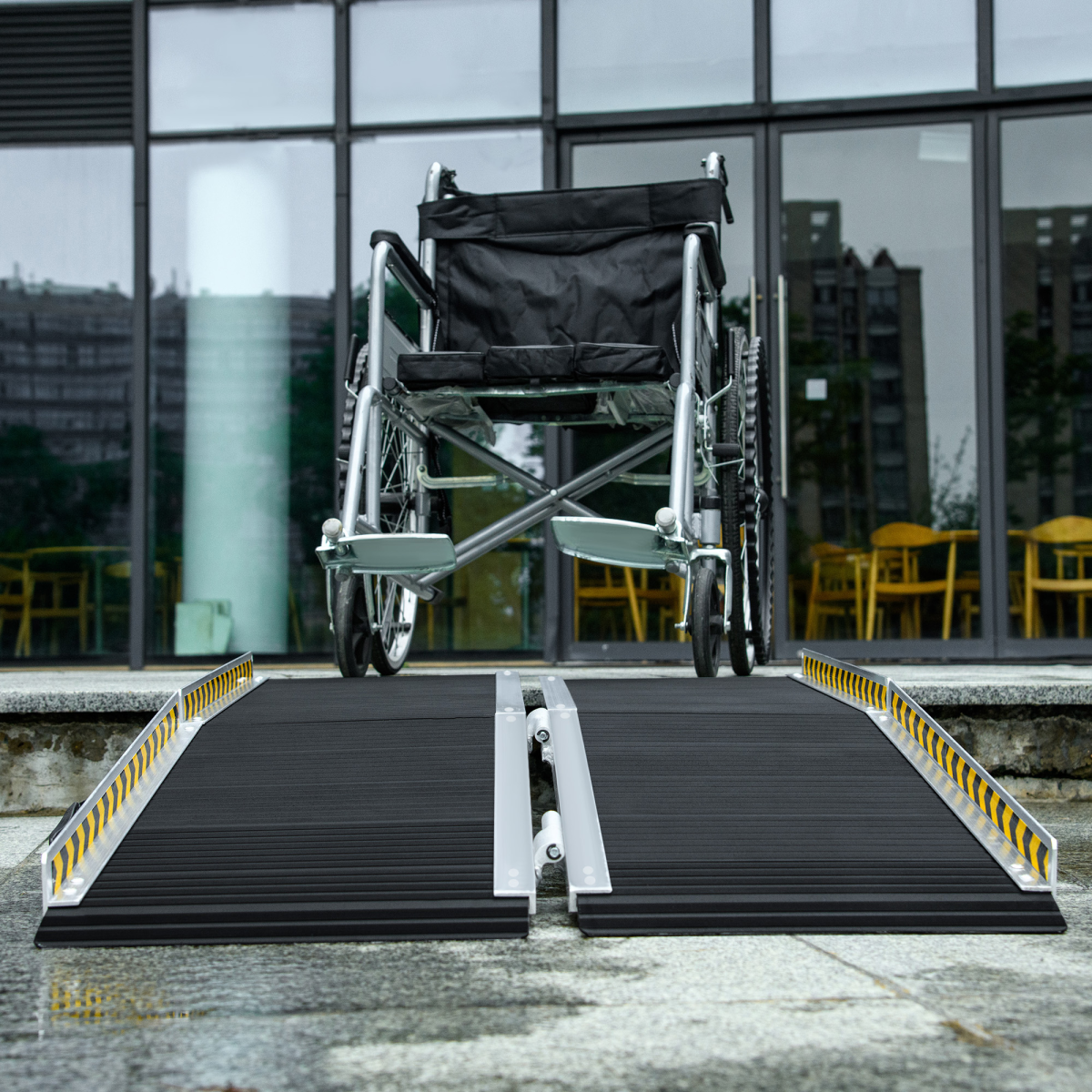HOMCOM Folding Aluminium Wheelchair Ramp 152 x 73cm with Anti-Slip Surface – 272kg Capacity Mobility Ramp