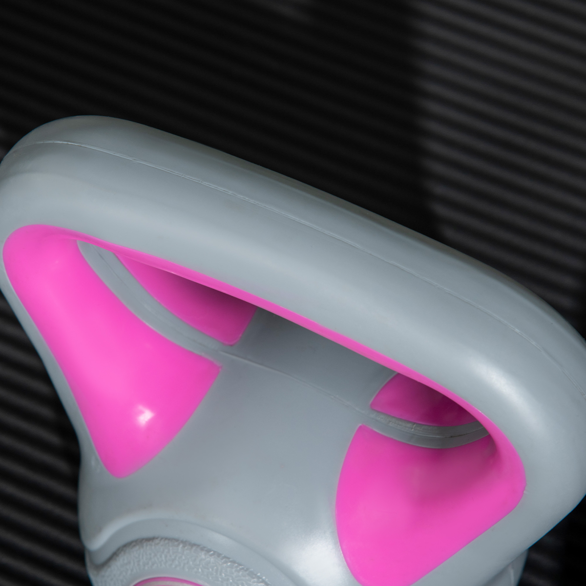 SPORTNOW 2kg Kettlebell with Wide Handle & Flat Base – Home Gym Strength Training Weight, Pink and Grey