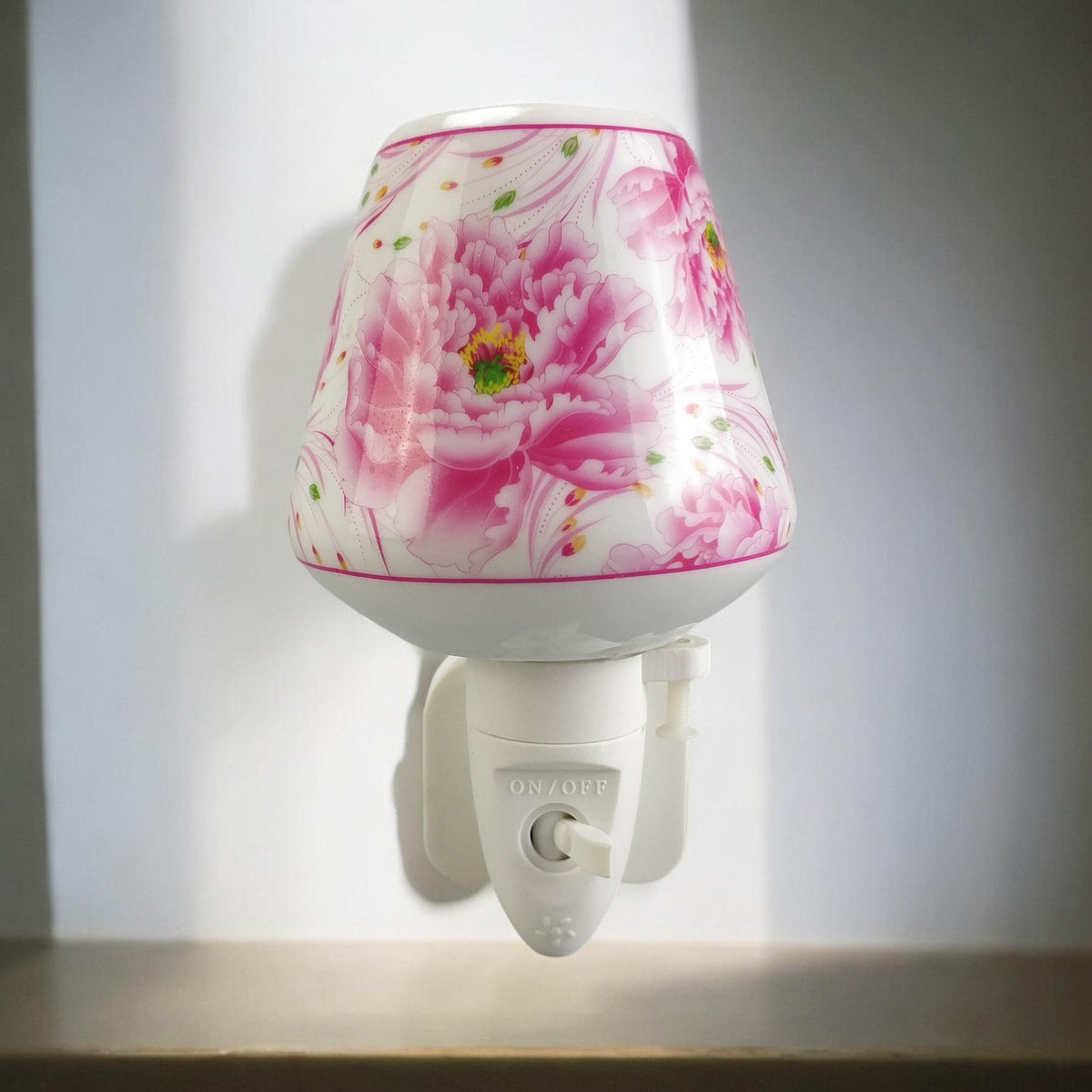 Plug-In LED Night Light with Pink Floral Ceramic Body and On/Off Switch – Decorative Lighting for Hallways and Bathrooms