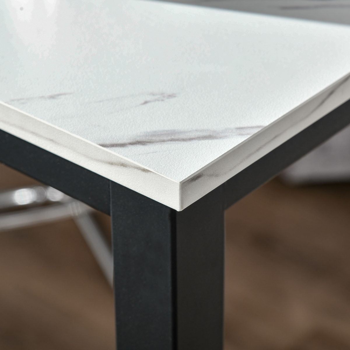 Breakfast Bar Table with Adjustable Footpads – Modern Two-Tone Kitchen Bar Table, White & Black